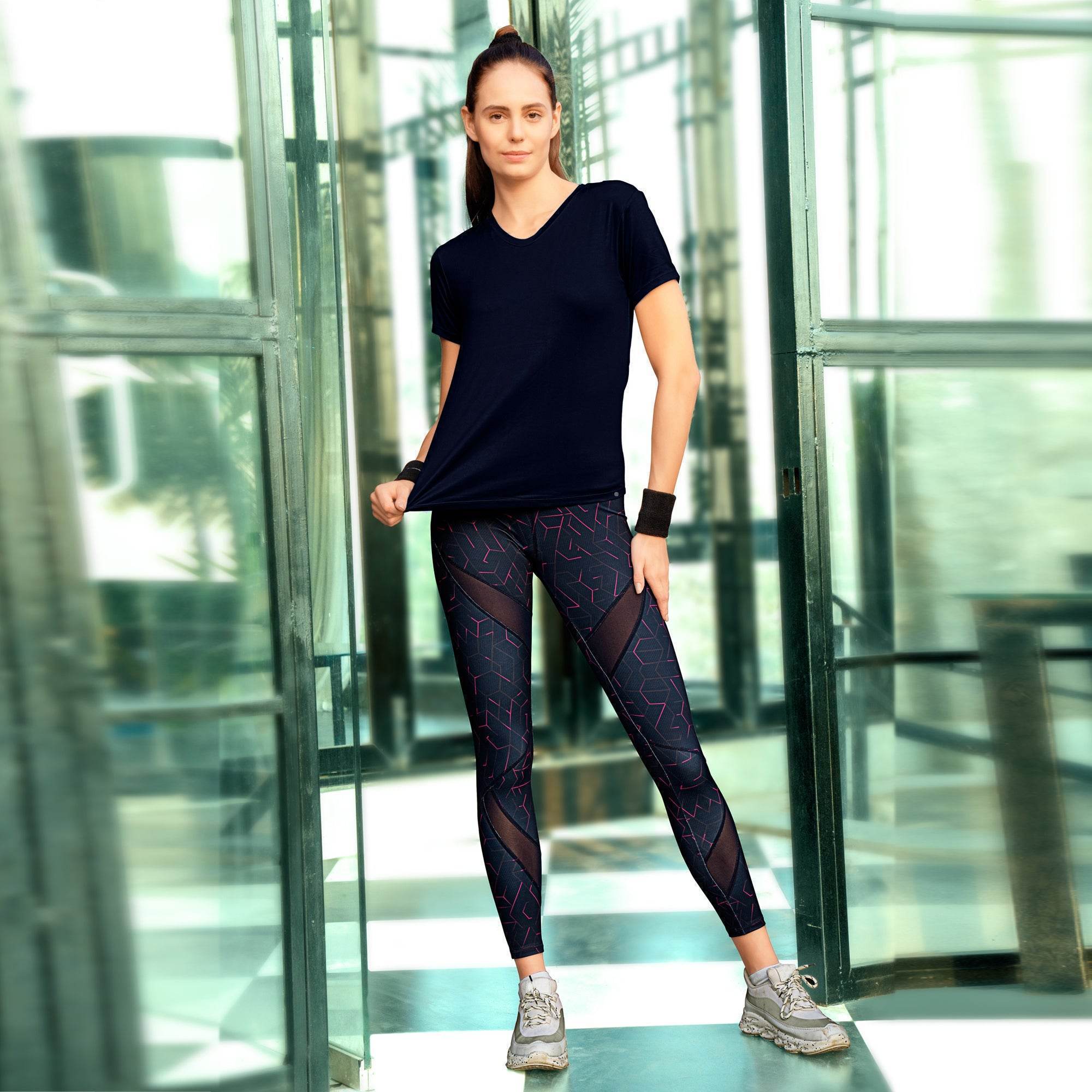 Basic Traning T-shirt with Ankle Length Leggings