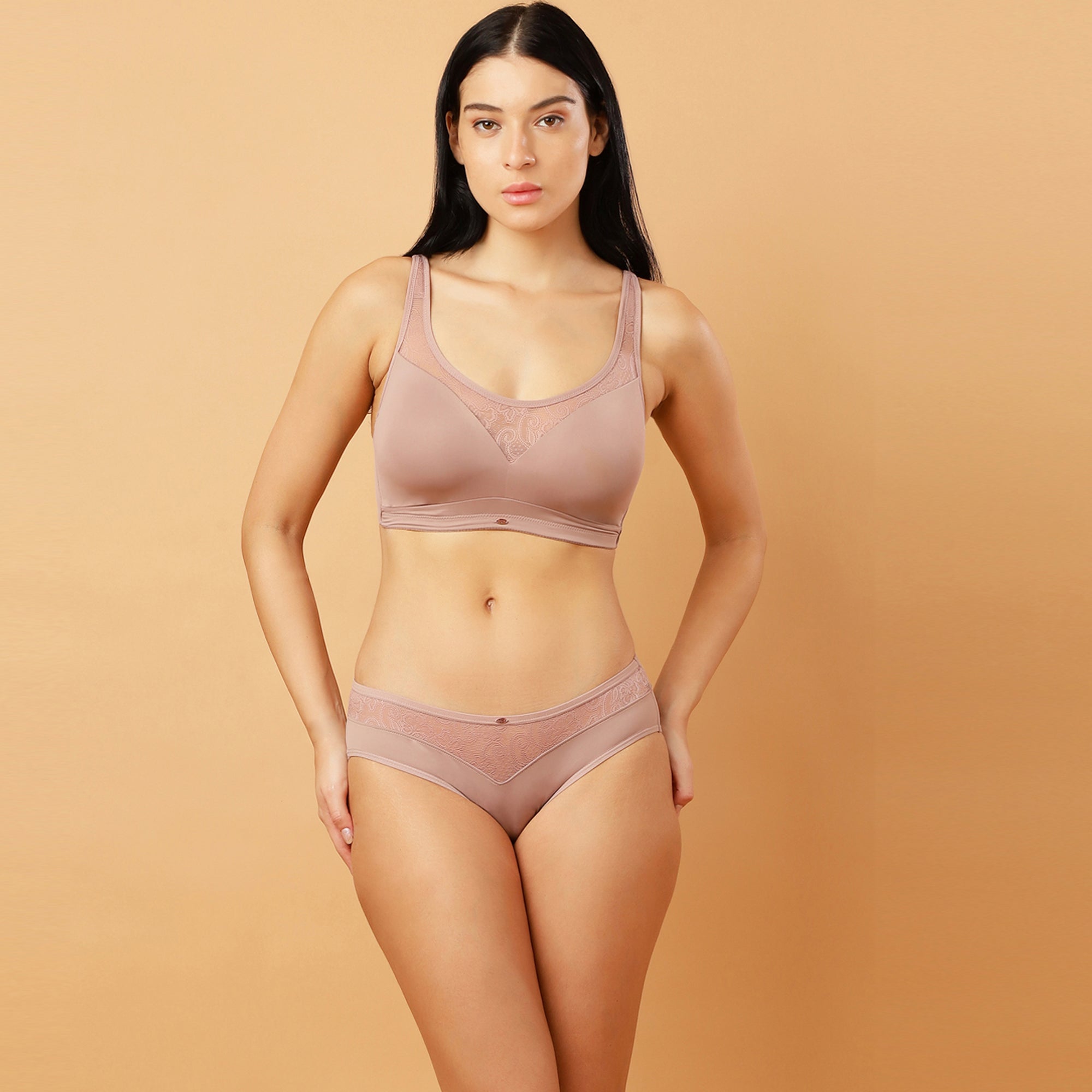 Full Coverage Padded Bra and Mid Rise Brief With Lace Detailing