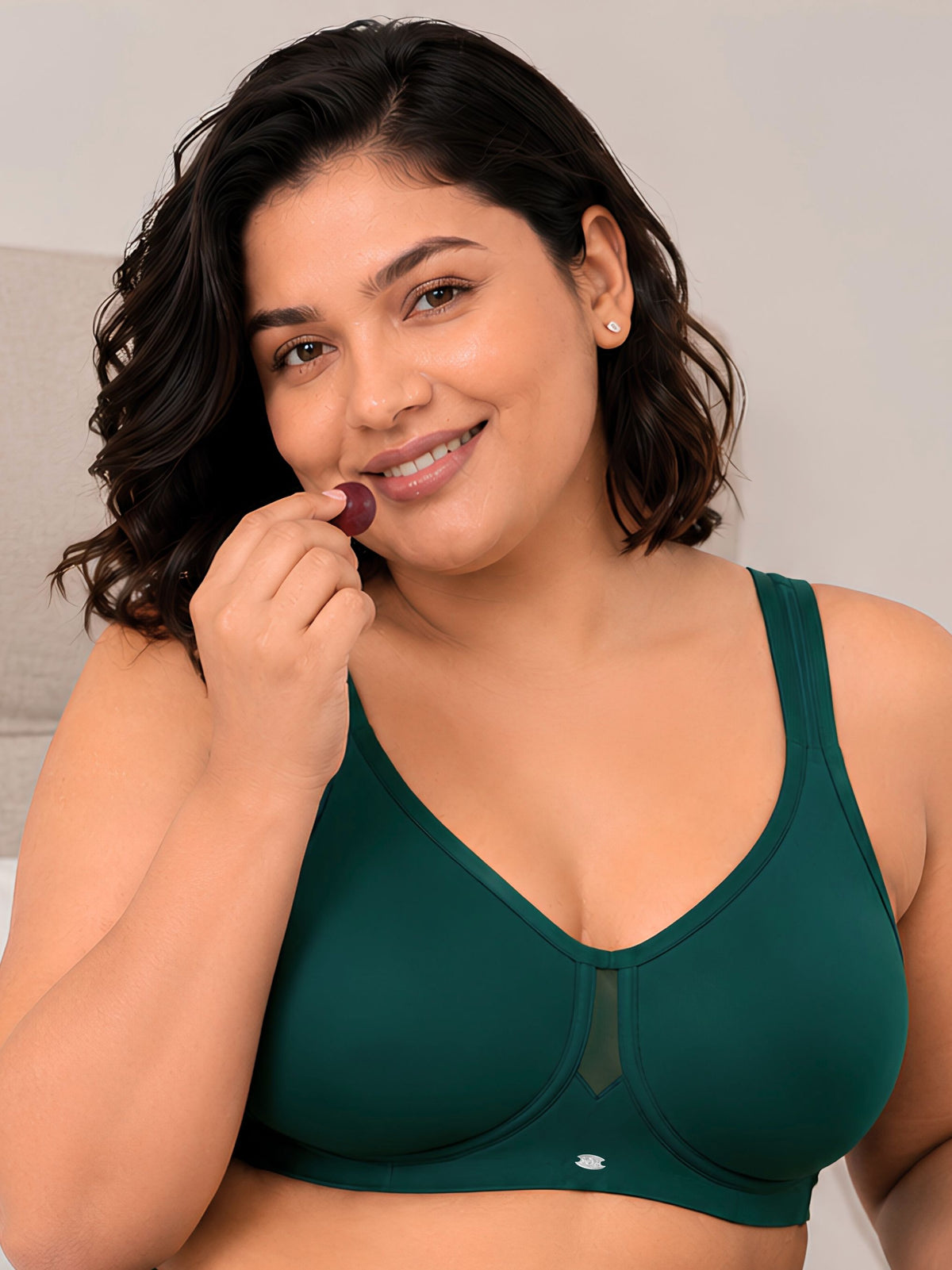 Full Coverage Minimizer Bra with No-Show Cups